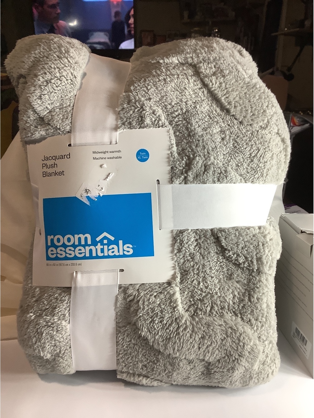 Room Essentials Jacquard Plush Twin XL Blanket - Midweight Warmth, Machine Wash